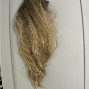 ‘Halo’ blonde Hair Extension